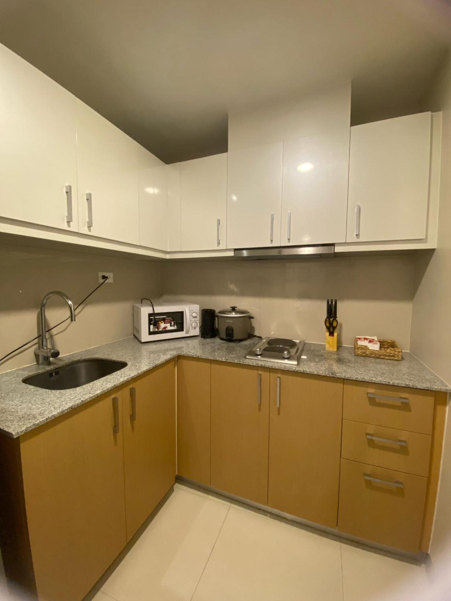 Uptown Parksuites Taguig Exterior photo